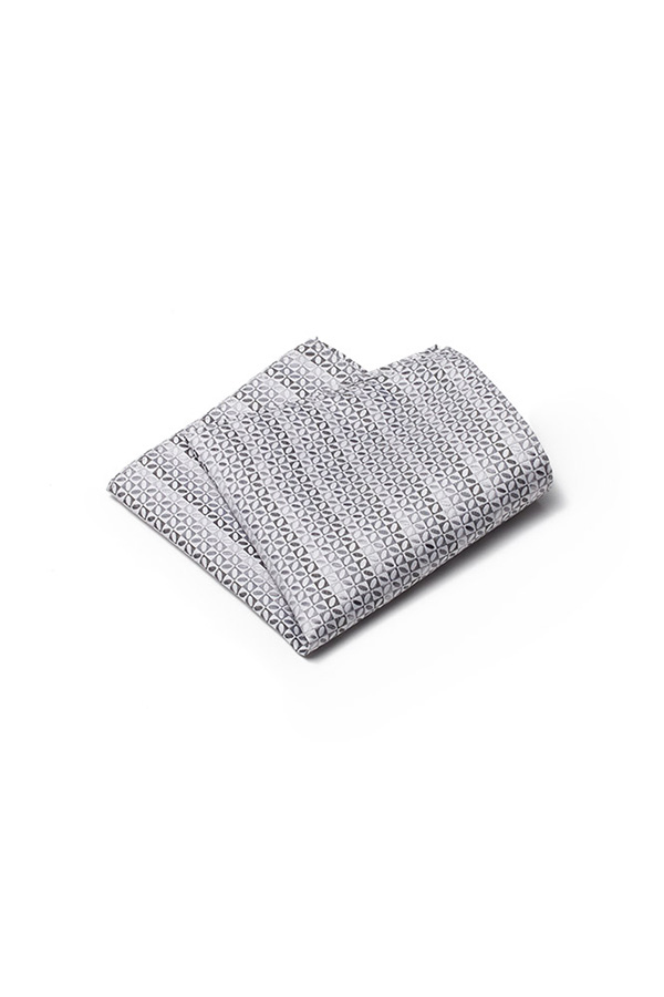 灰色花形波点方巾