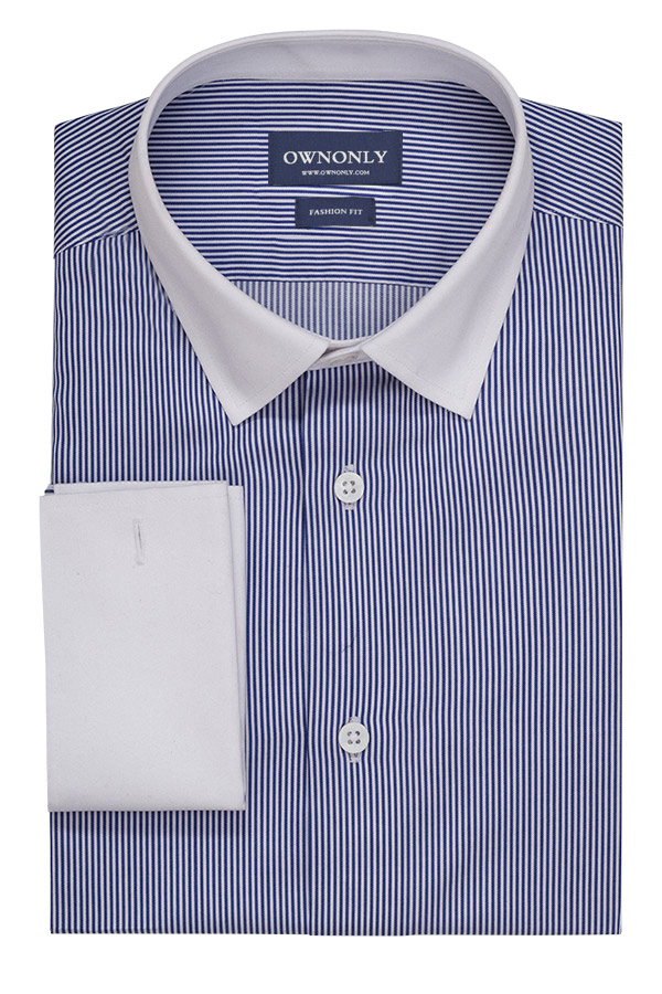 蓝色细条纹衬衫