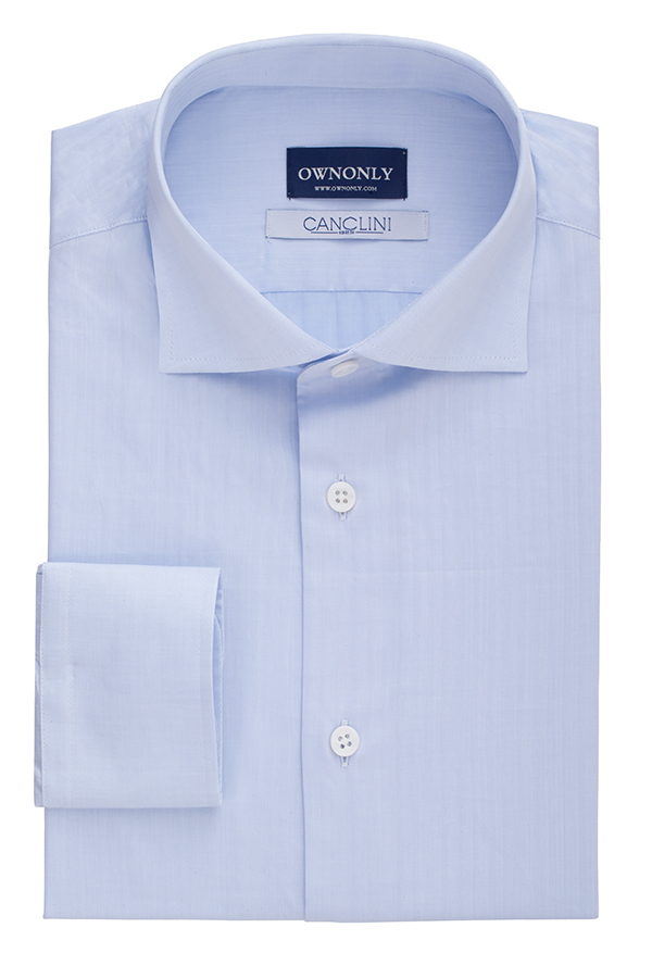 浅蓝色经典衬衫