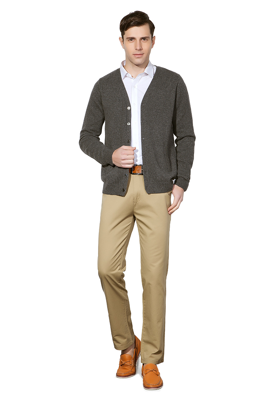 深灰色羊绒开衫